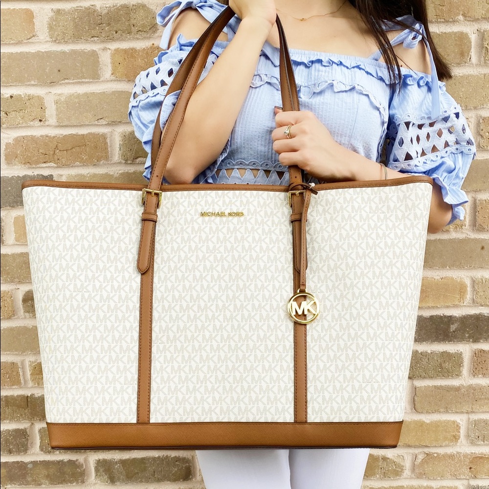 SALE‼️‼️Michael Kors XL Travel Tote MK Vanilla - Picture 1 of 3